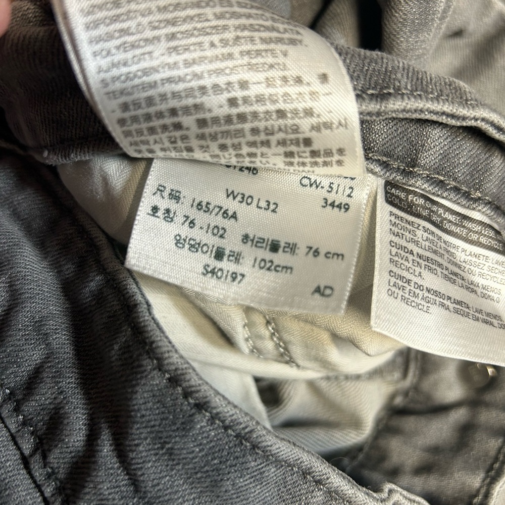 Levi's Women's Light Gray Cropped Slim Jeans - Picture 7 of 7